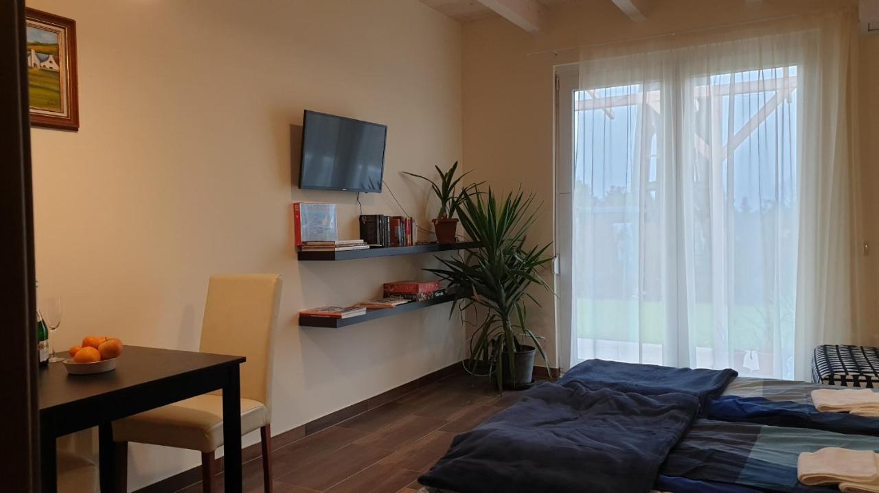 Buzavirag Apartmanhaz Balatonakali Bagian luar foto