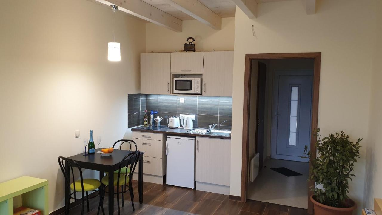 Buzavirag Apartmanhaz Balatonakali Bagian luar foto