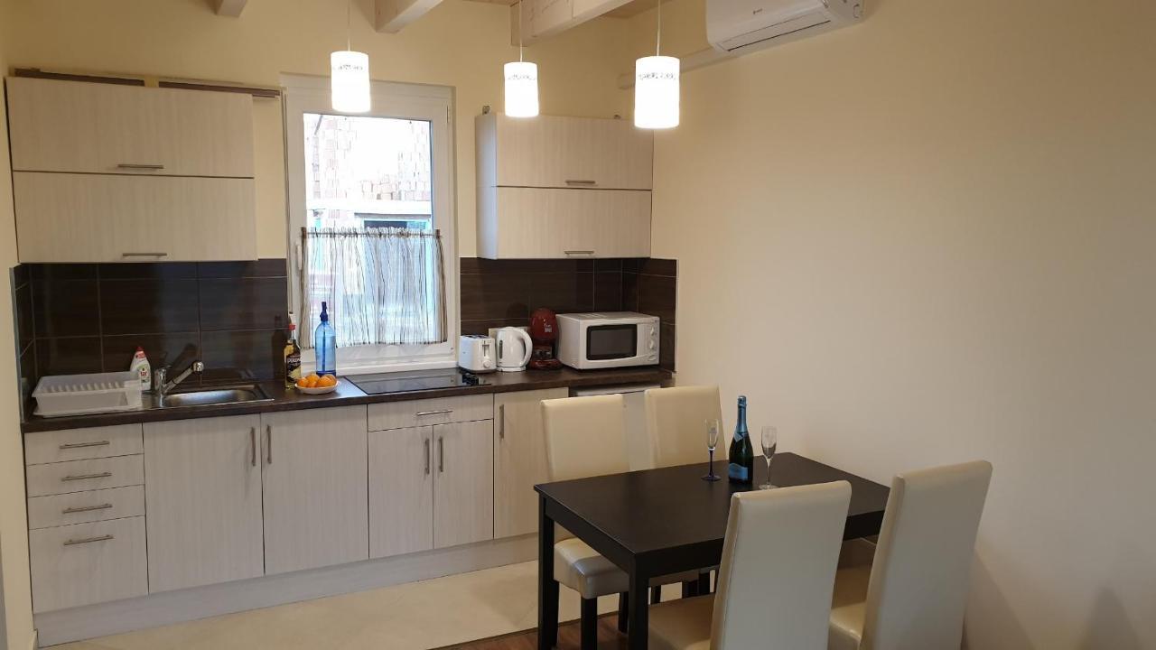 Buzavirag Apartmanhaz Balatonakali Bagian luar foto