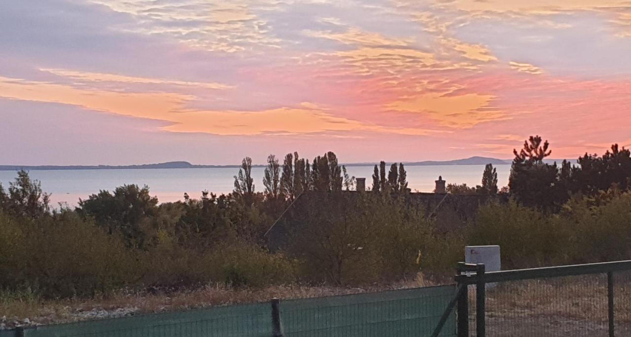 Buzavirag Apartmanhaz Balatonakali Bagian luar foto